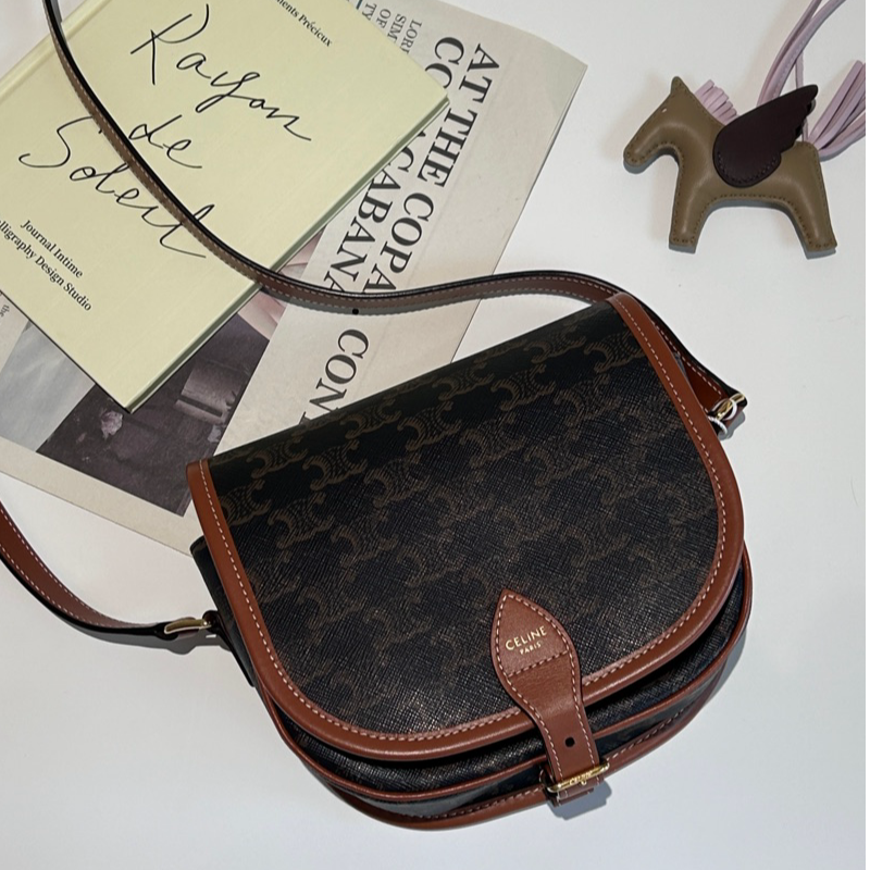 99新 Celine/思琳 马鞍包 经典老花 牛皮革 斜挎包 可调节肩带