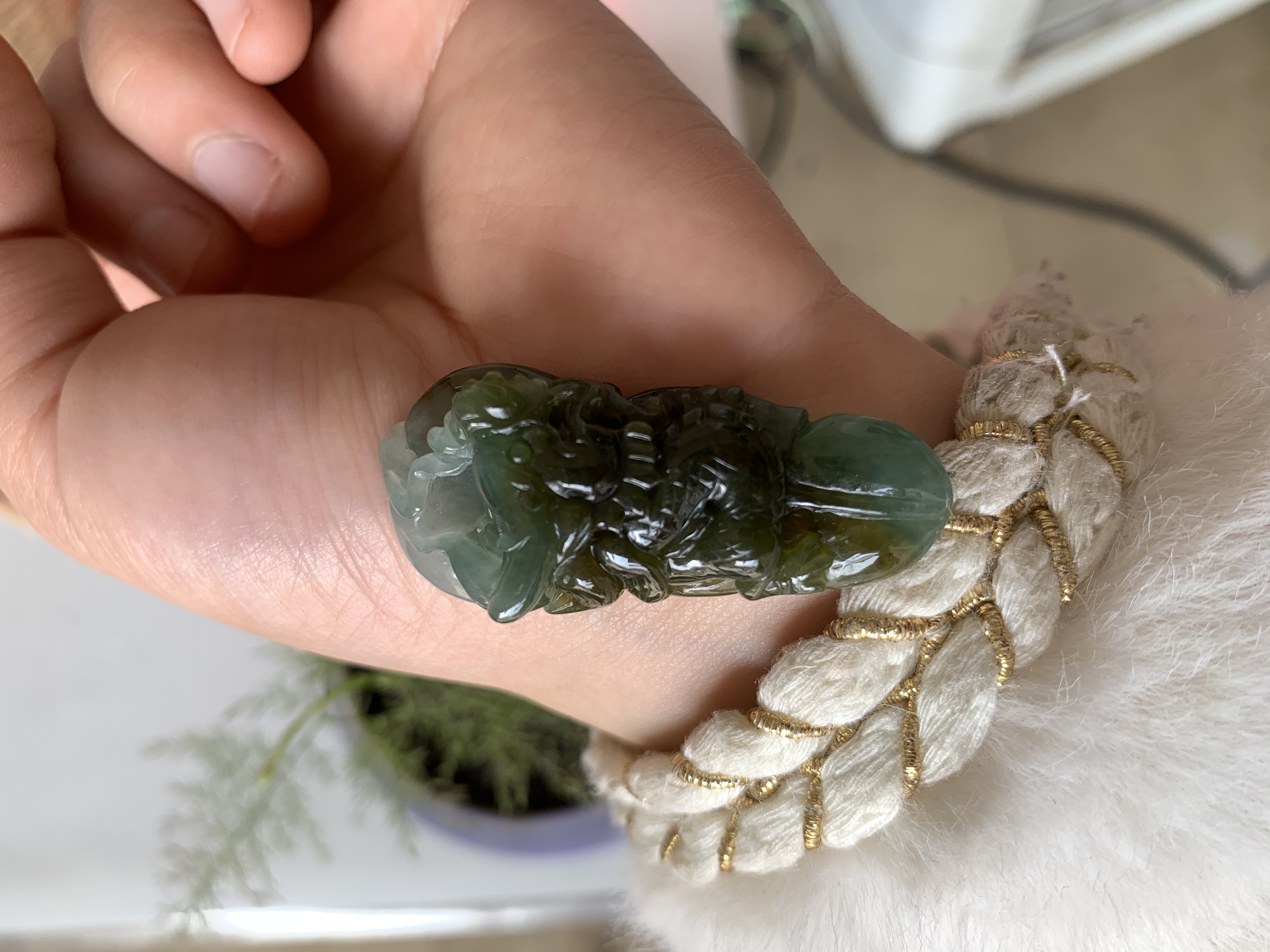 天然缅甸翡翠一叶成龙成品（尺寸：47*20*12）