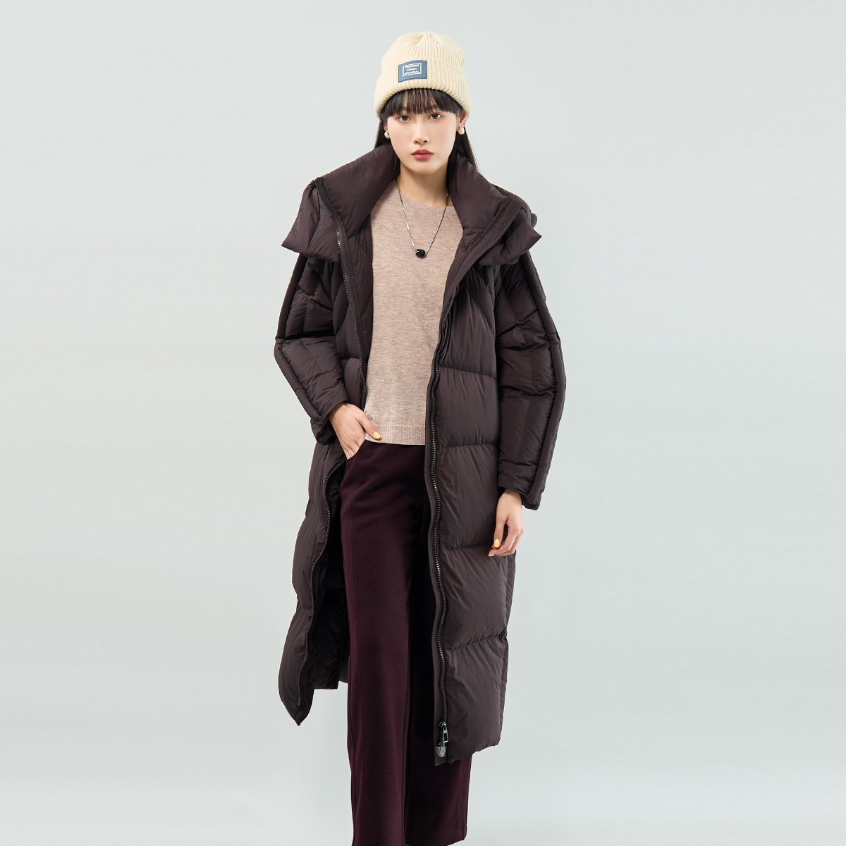 歌蒂诗2024年冬季新款高级气质90鹅绒保暖连帽长羽绒服 3E46Y3706