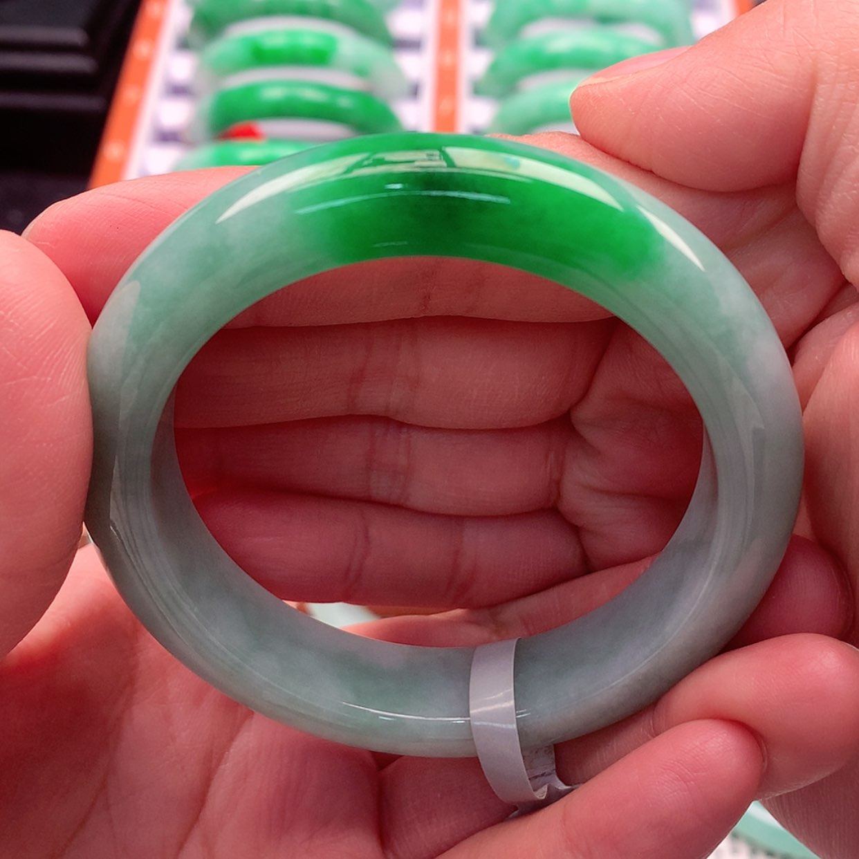 【闪购商品】翡翠手镯未镶嵌如****燕