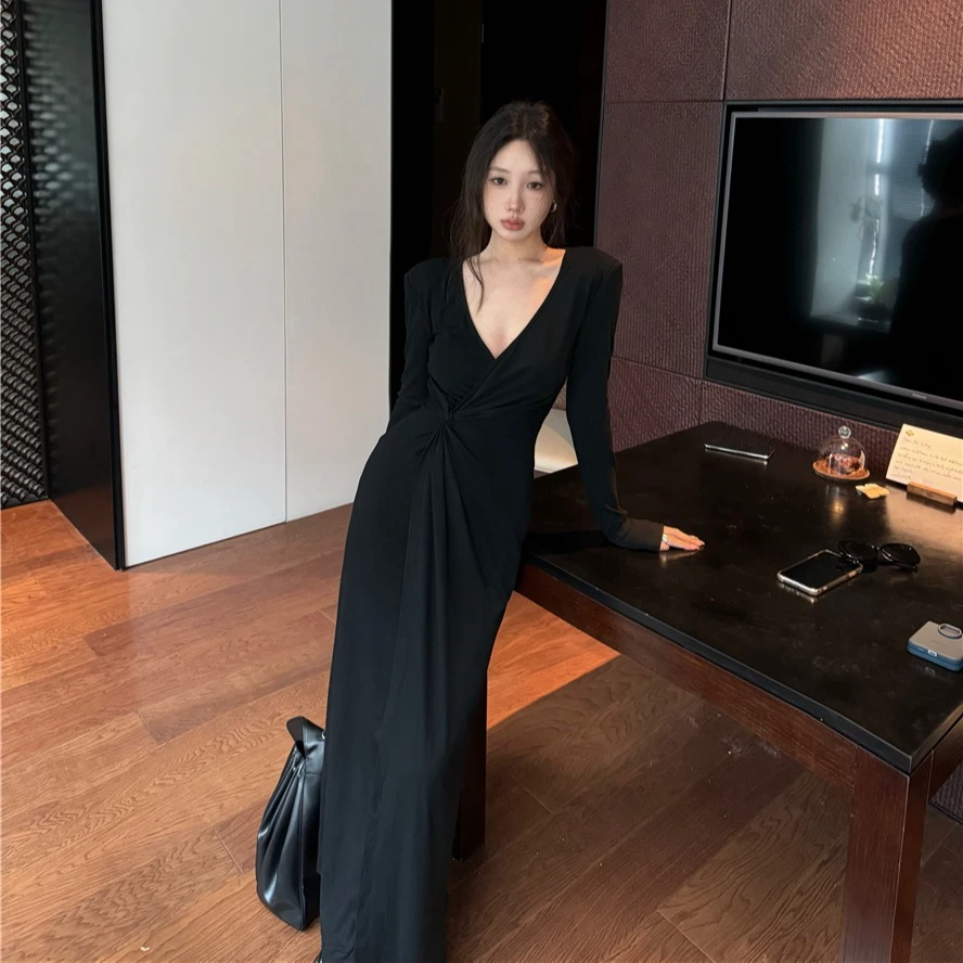 法式气质V领长袖连衣裙女新款2024新款修身显瘦性感收腰包臀裙子