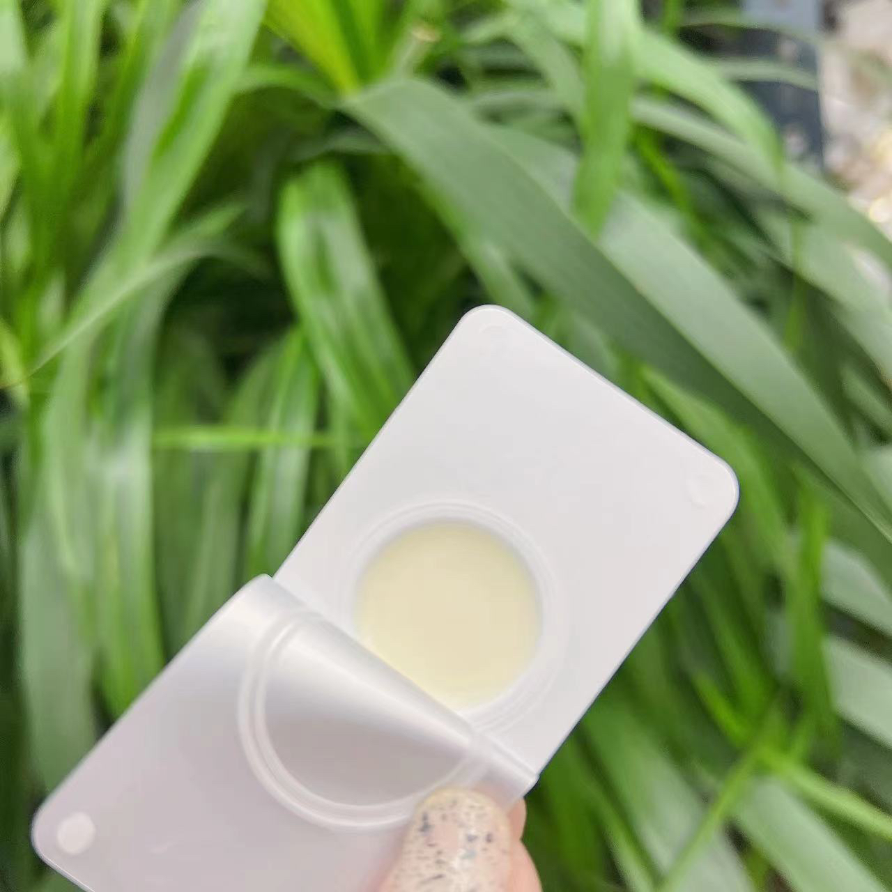 【回购爆表！】来自泡菜国的 小纽扣！淡斑美白精华霜