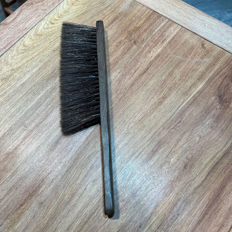 鸡翅木长柄除尘刷家用软毛扫床神器