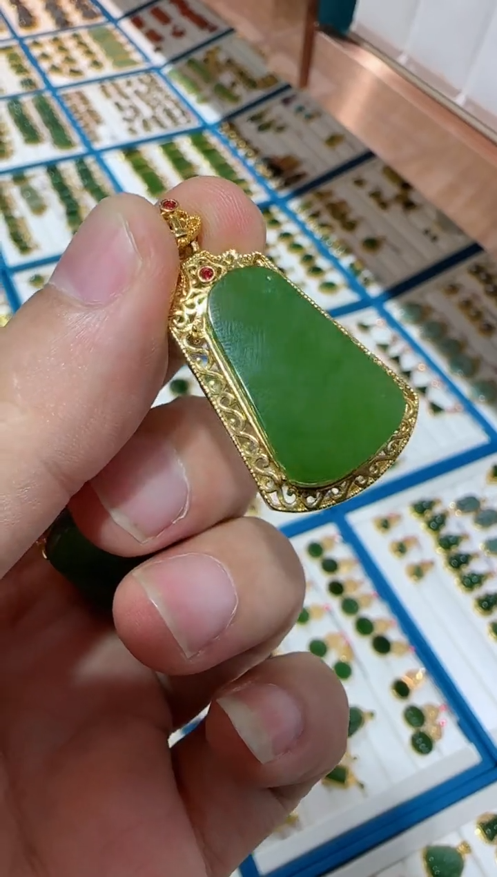 【闪购商品】和田玉吊坠(不含链)18K金镶嵌Y01 发一件