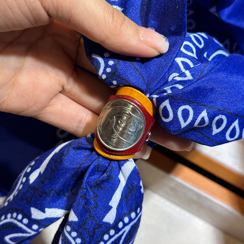 手工皮具复古剑鱼币方巾扣咔叽工装搭配机车文艺个性领巾植鞣潮流