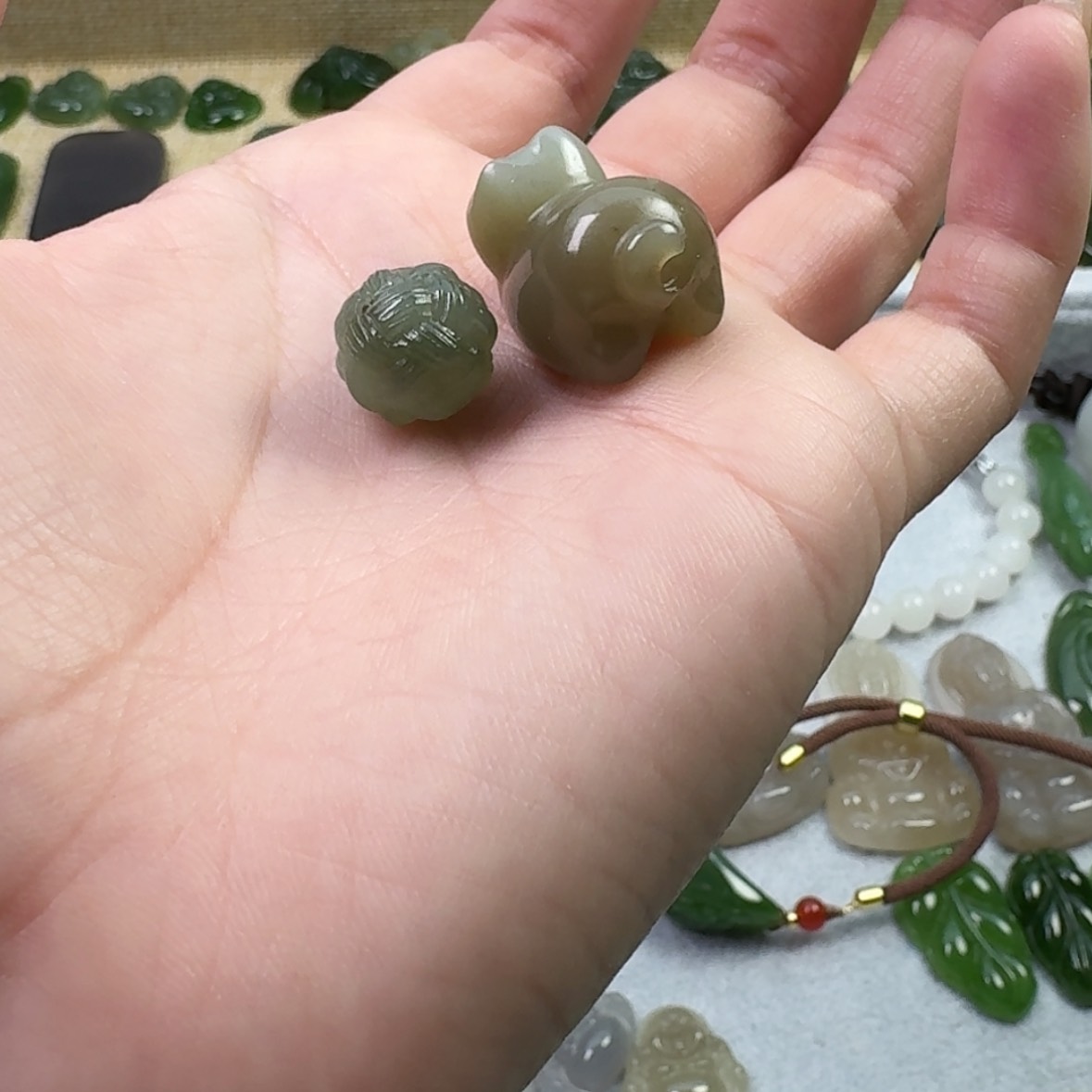 【闪购商品】和田玉（糖玉）颈饰未镶嵌凸***子