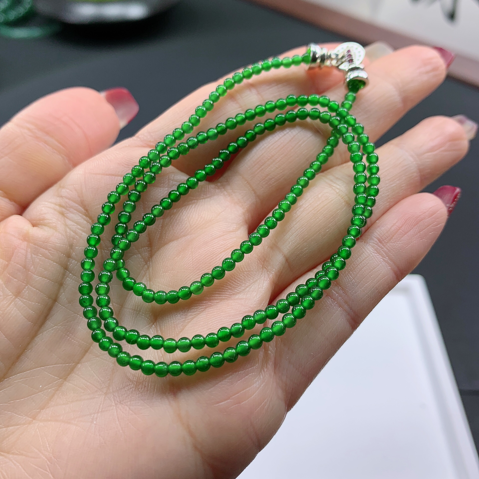 天然翡翠A货 冰阳绿色小米珠项链 卡2.4