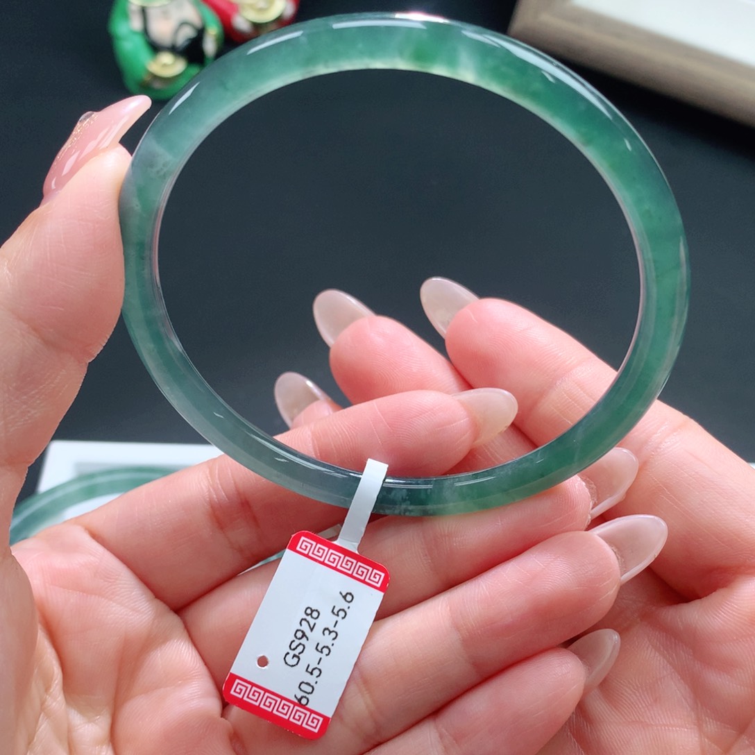 翡翠手镯未镶嵌天然翡翠手镯