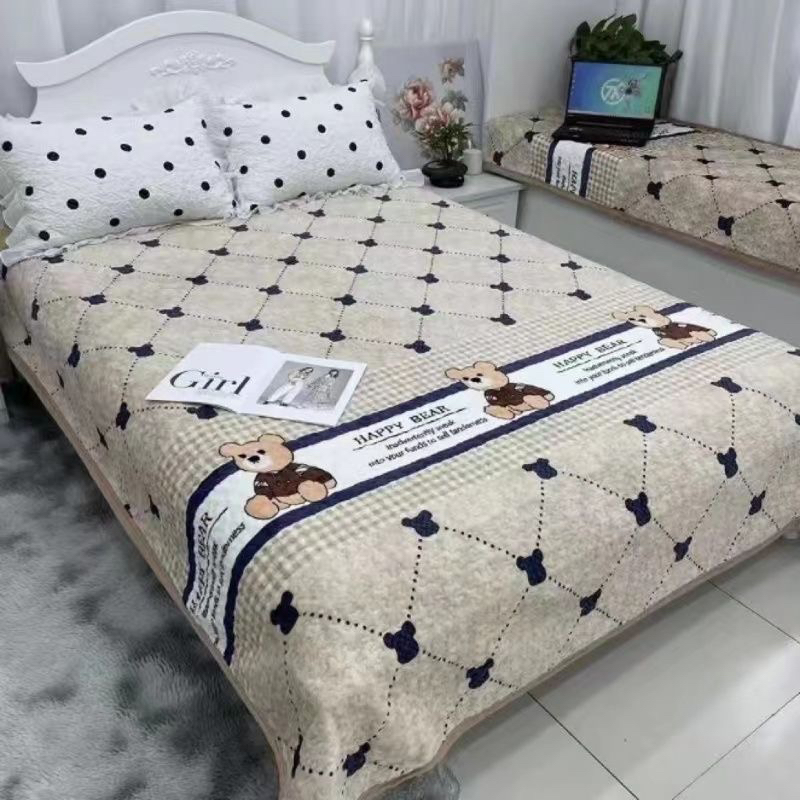 新款卡通加厚牛奶绒床盖防滑夹棉床单三件套一秒升温榻榻米炕盖