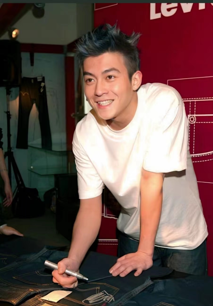 PickyGhost回馈粉丝鞋子