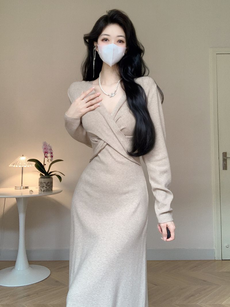 2023配大衣毛衣裙女秋冬长款气质女神高级感打底内搭针织连衣裙