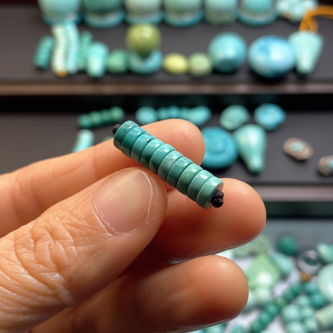 绿松石颈饰未镶嵌仁***品