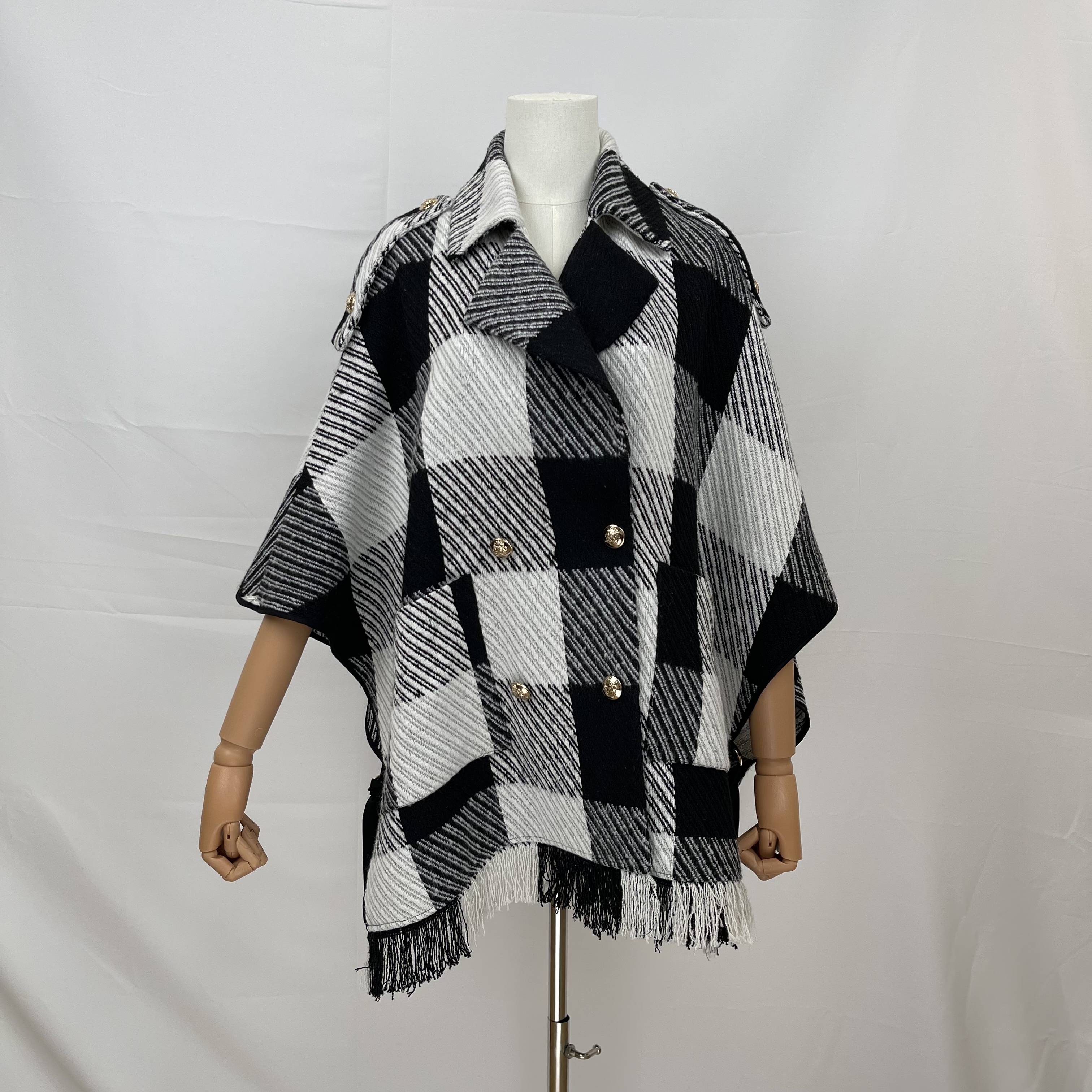 新款时尚休闲百搭黑白潮流气质宽松简约格子格纹棋盘格披肩6331