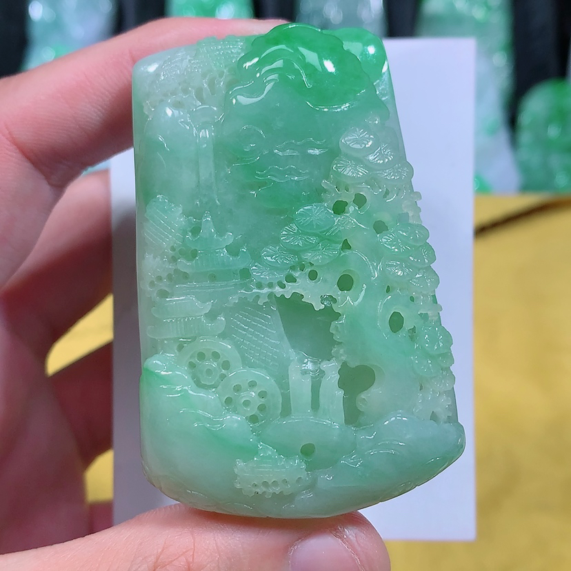 天然A货缅甸翡翠山水牌吊坠，照片左滑看尺寸