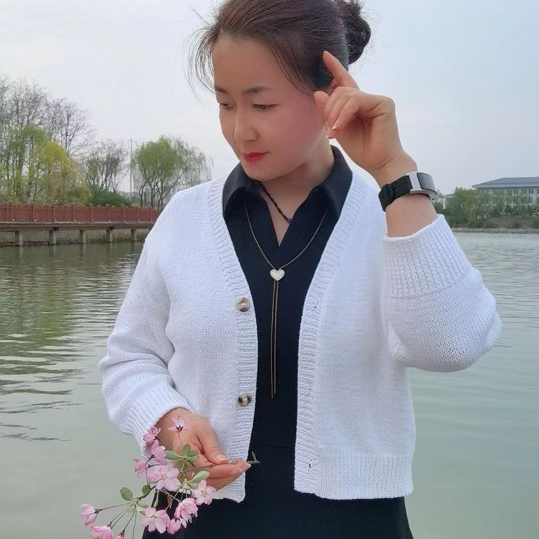 云织时尚清新V领无痕隐形针织开衫--同款手编织线薄款女士毛线