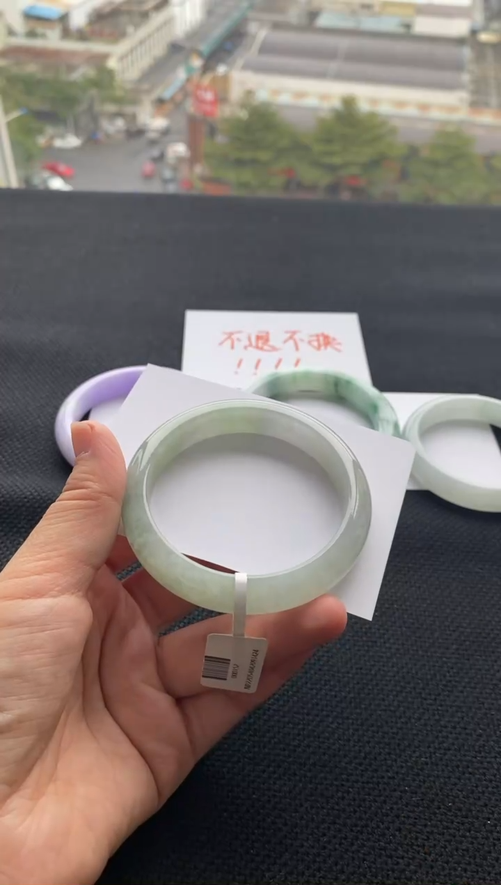 【闪购商品】翡翠手镯未镶嵌不退不换 截图联系客服