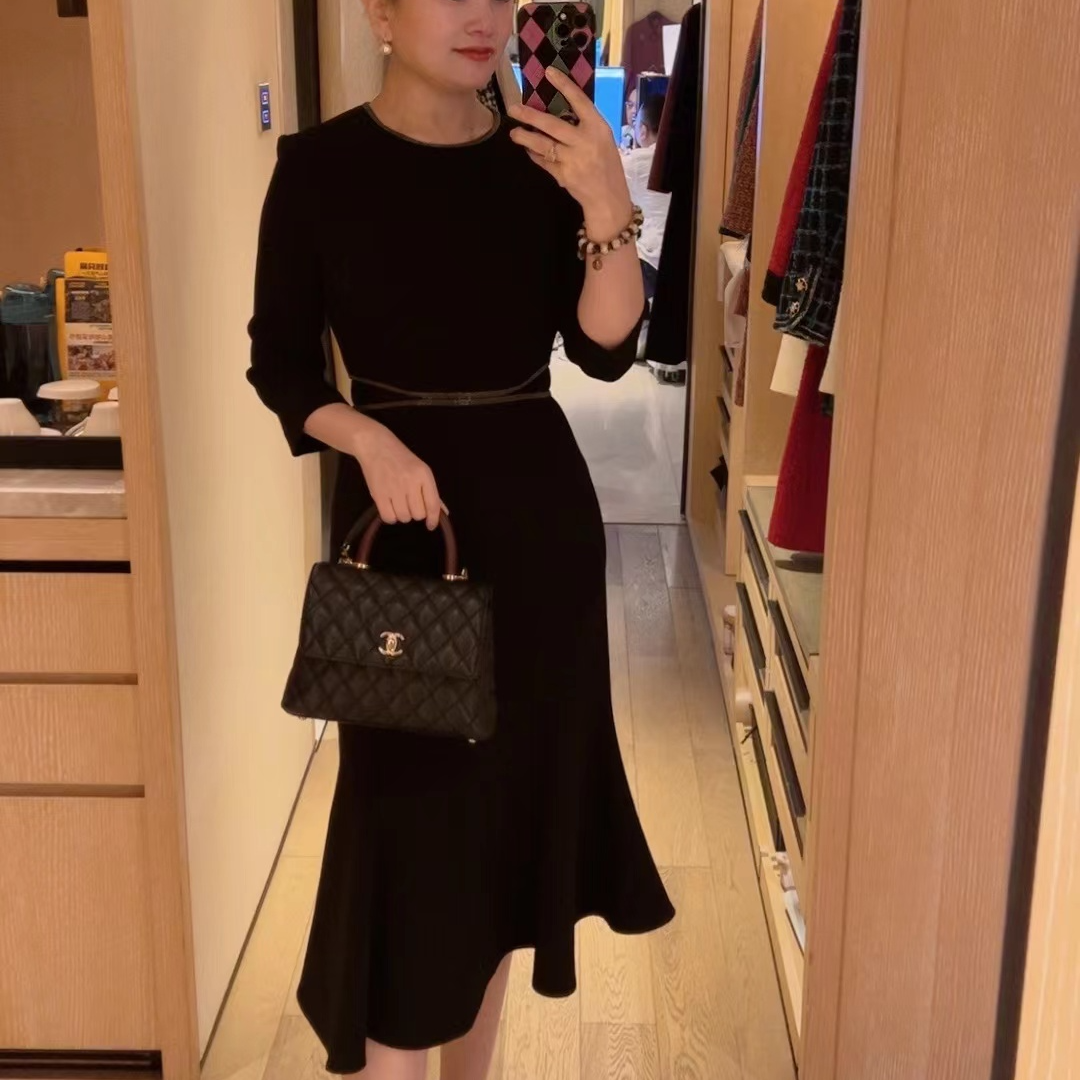 唯伊公馆法式名媛鱼尾摆轻奢百搭荷叶摆气质显瘦收腰连衣裙0090