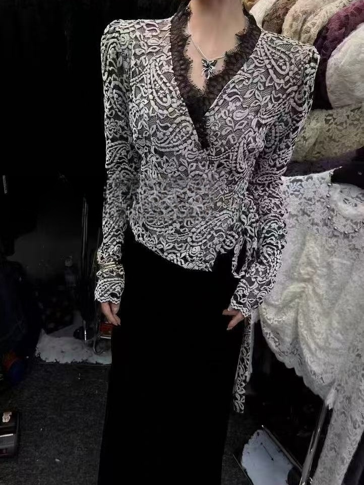 杨六六【复古浪潮】蕾丝显瘦气质长袖网红时尚重工女士修身