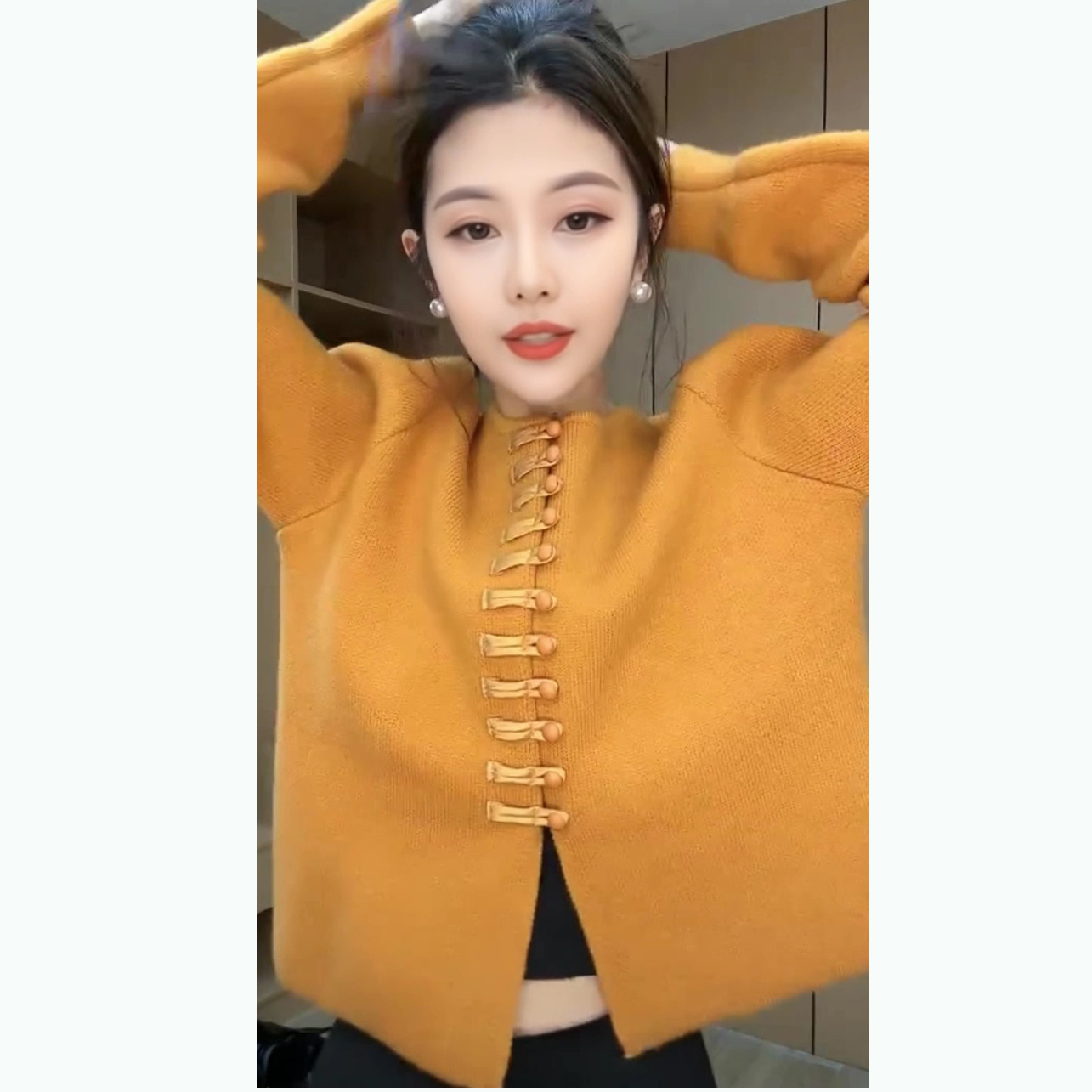 新中式毛衣冬季女士贵气时髦感盘扣设计圆领长袖毛衣显白上衣