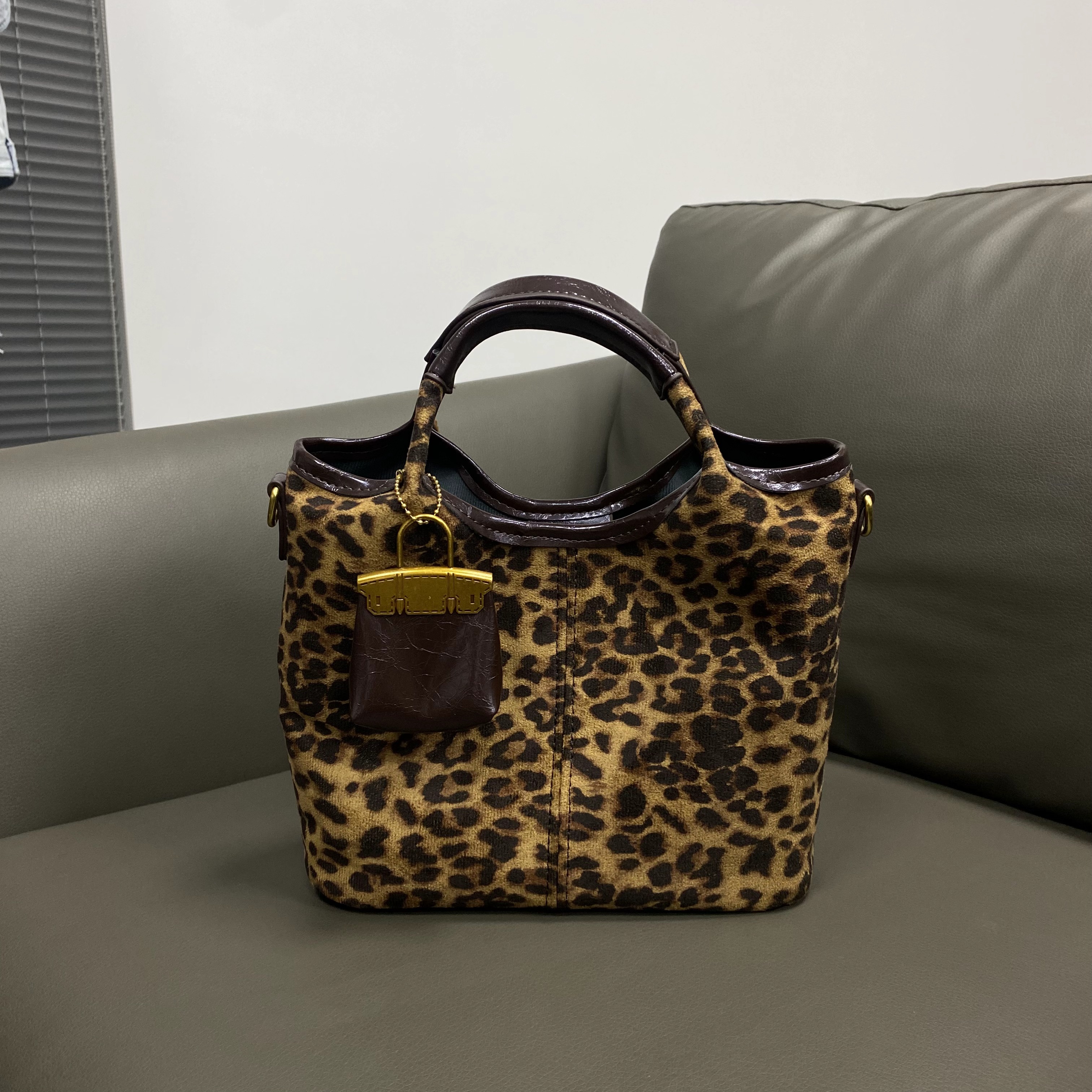 2024新款定制时尚百搭单肩包INS网红斜挎包A95