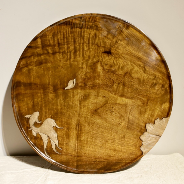 金丝楠阴沉木满云彩纹巧雕荷花鲤鱼小品圆茶盘