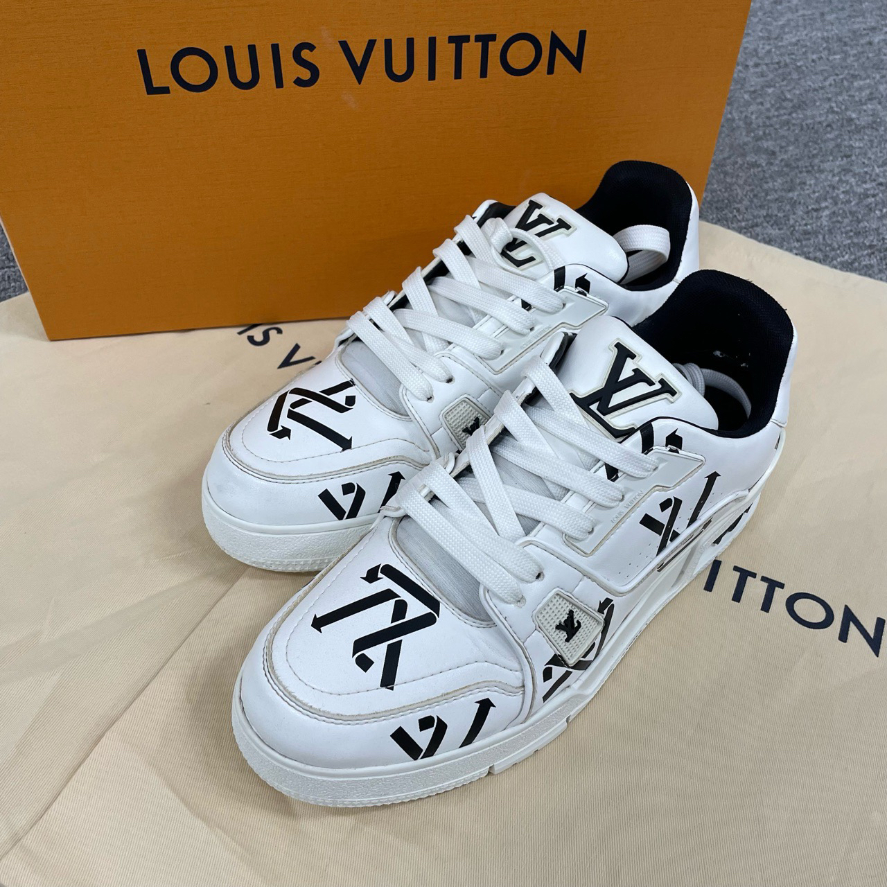 Louis Vuitton Lv 满印 Trainer 休闲鞋 97新 39码