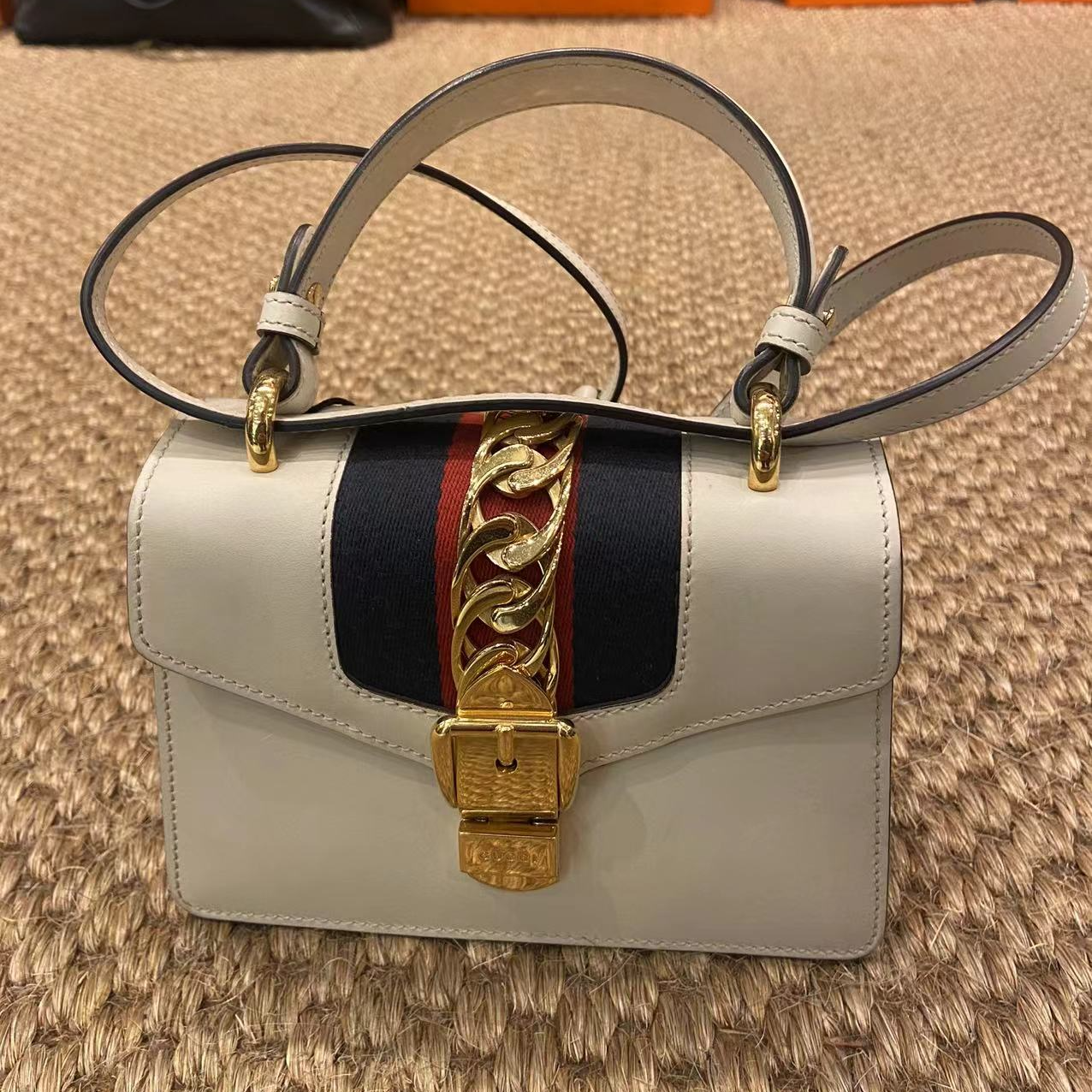 99新 GUCCI/古驰 塞尔维亚 白色手提包