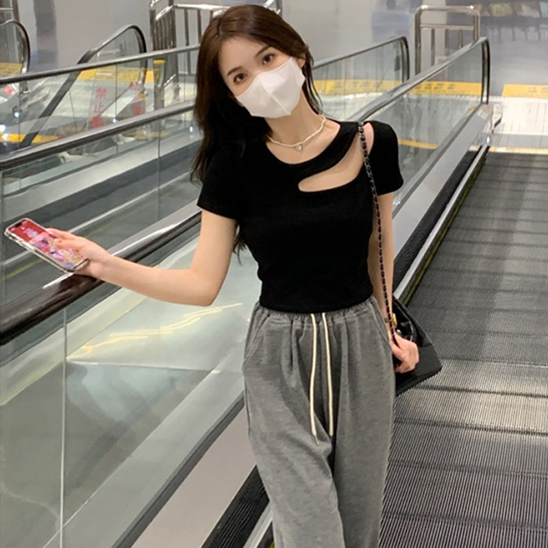 甜辣纯欲风短款黑色T恤夏季2025设计感镂空修身短袖心机上衣女ins