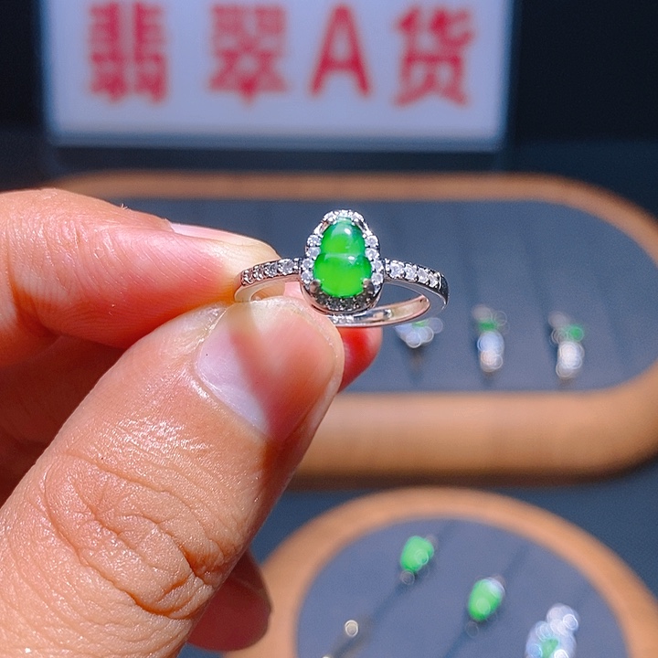 翡翠耳饰未镶嵌