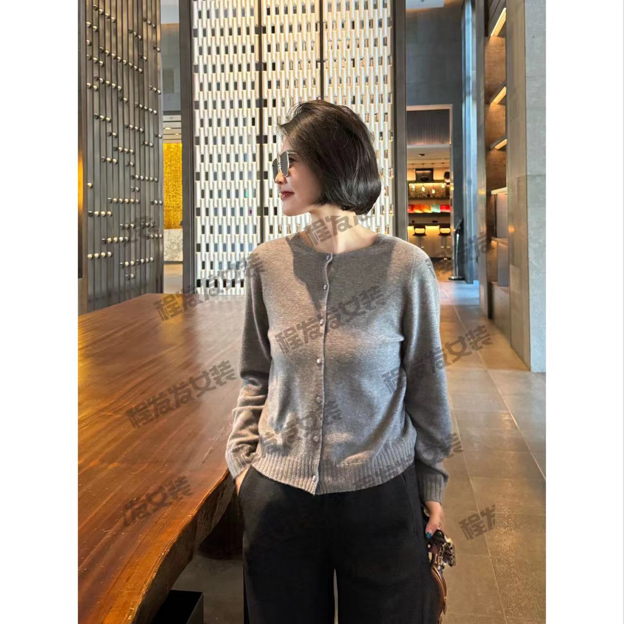 【程发发】（尘圆）秋款圆领纯色气质针织开衫F1587