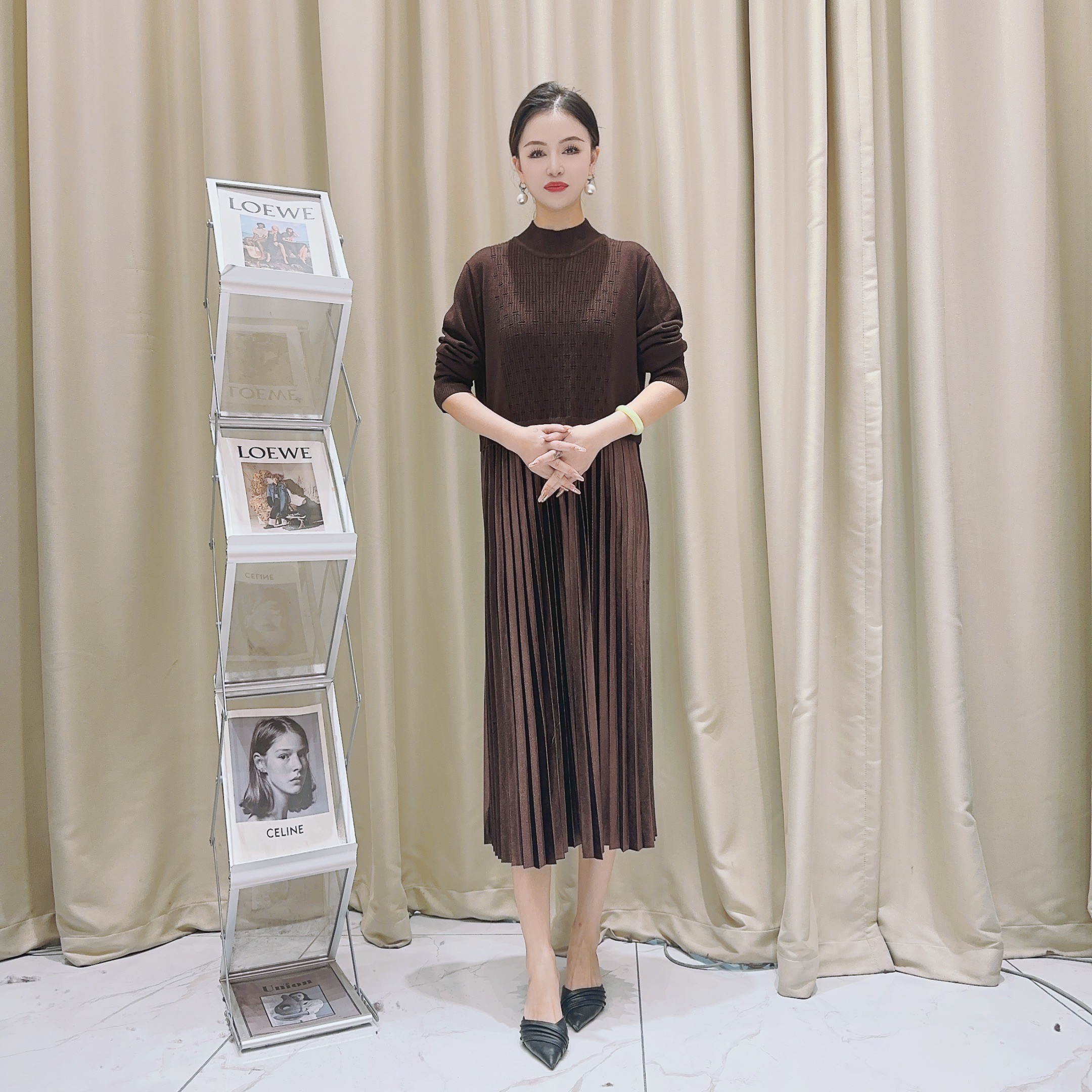 5792咖色拼接金丝绒气质设计师秋冬长款提花轻奢针织连衣裙