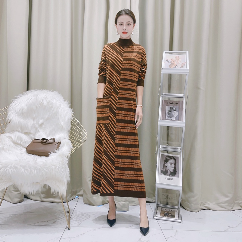 837咖黄条气质设计师秋冬长款提花轻奢针织连衣裙条纹时尚拼接