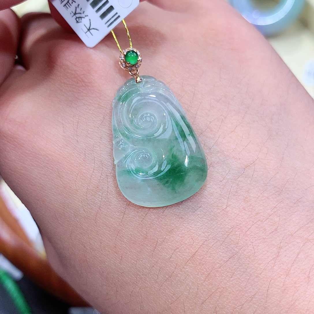 翡翠吊坠(赠链)18K金镶嵌