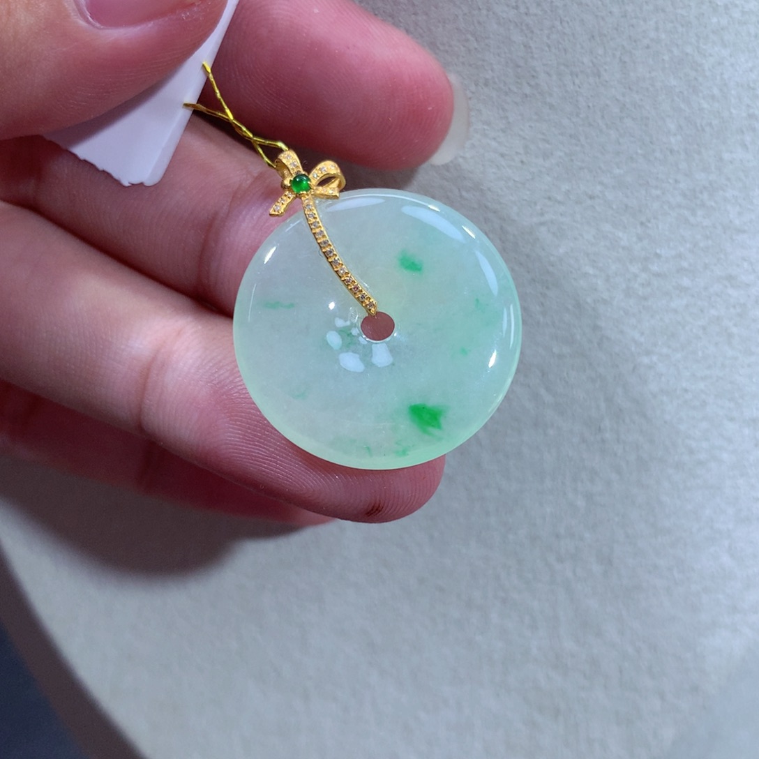 翡翠吊坠(赠链)18K金镶嵌