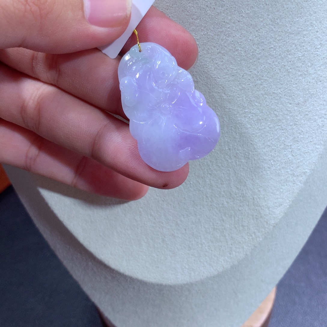 翡翠吊坠(赠链)未镶嵌