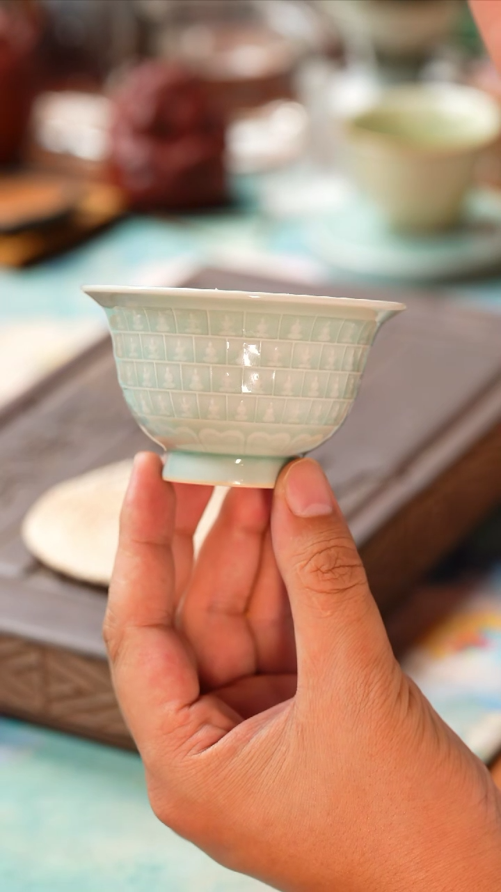 【闪购商品】杯龙泉青瓷万佛压手杯&CBWFYS027