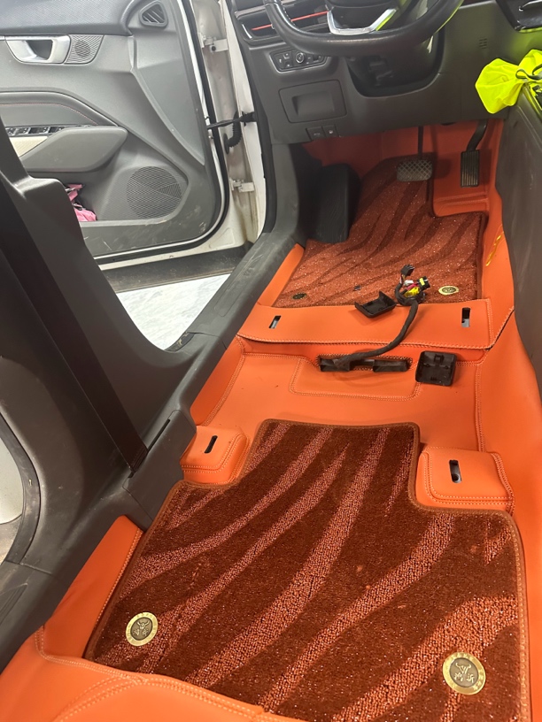 宝骏汽车脚垫绣标航空软包脚垫