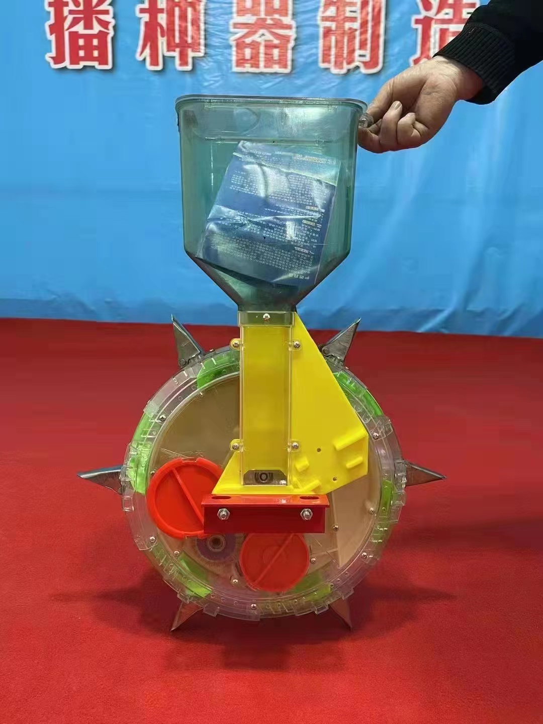 车带铁齿轮单筒播种机