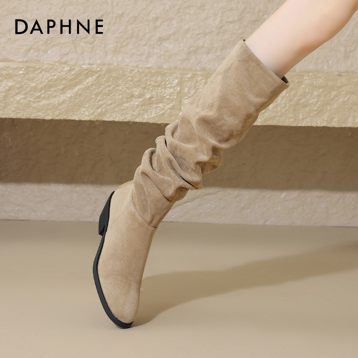 达芙妮卡其色长靴女靴子2025新款秋冬堆堆靴美拉德高筒长统雪地靴商品图