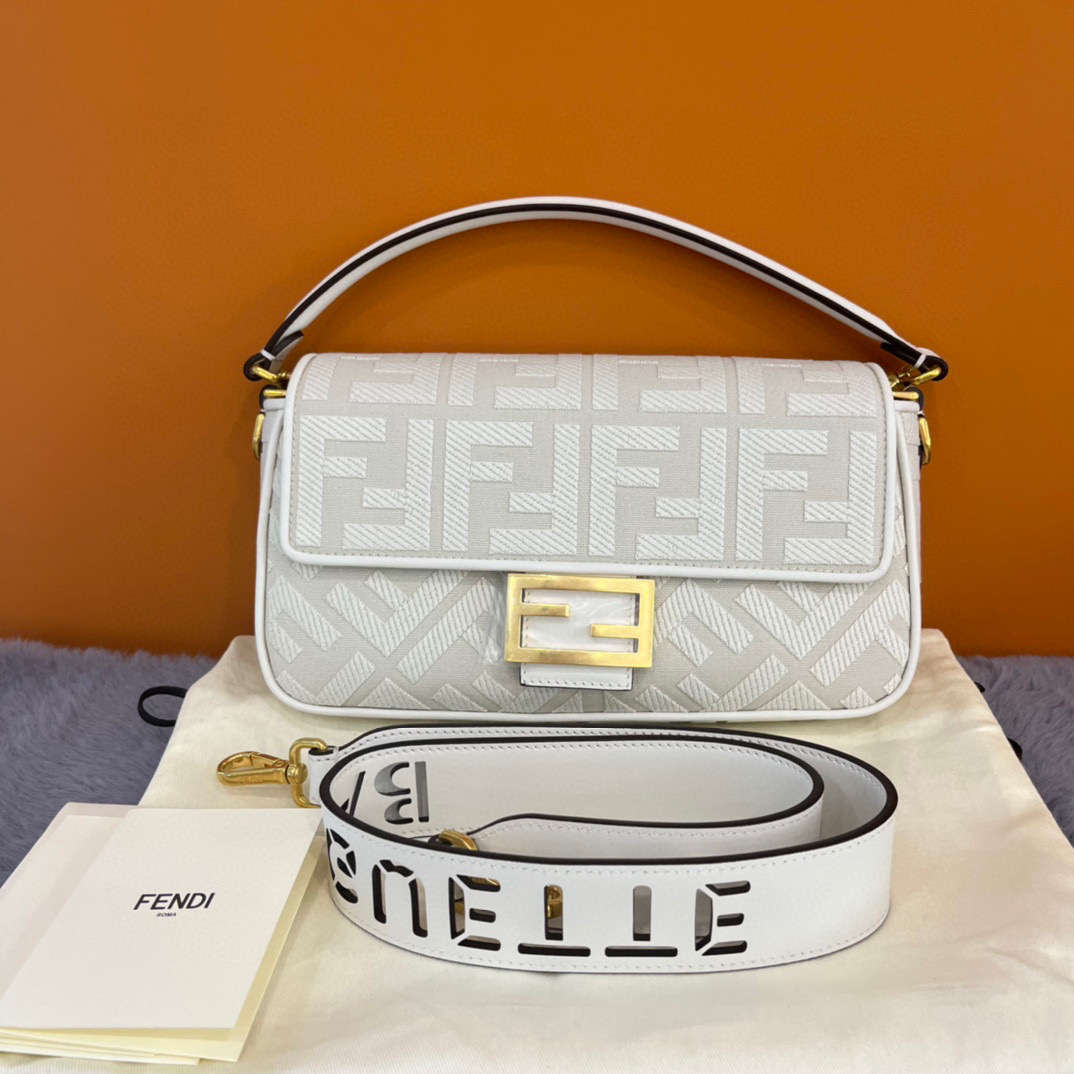 99新 FENDI/芬迪 琅迪 Fendi法棍中号 fdes012