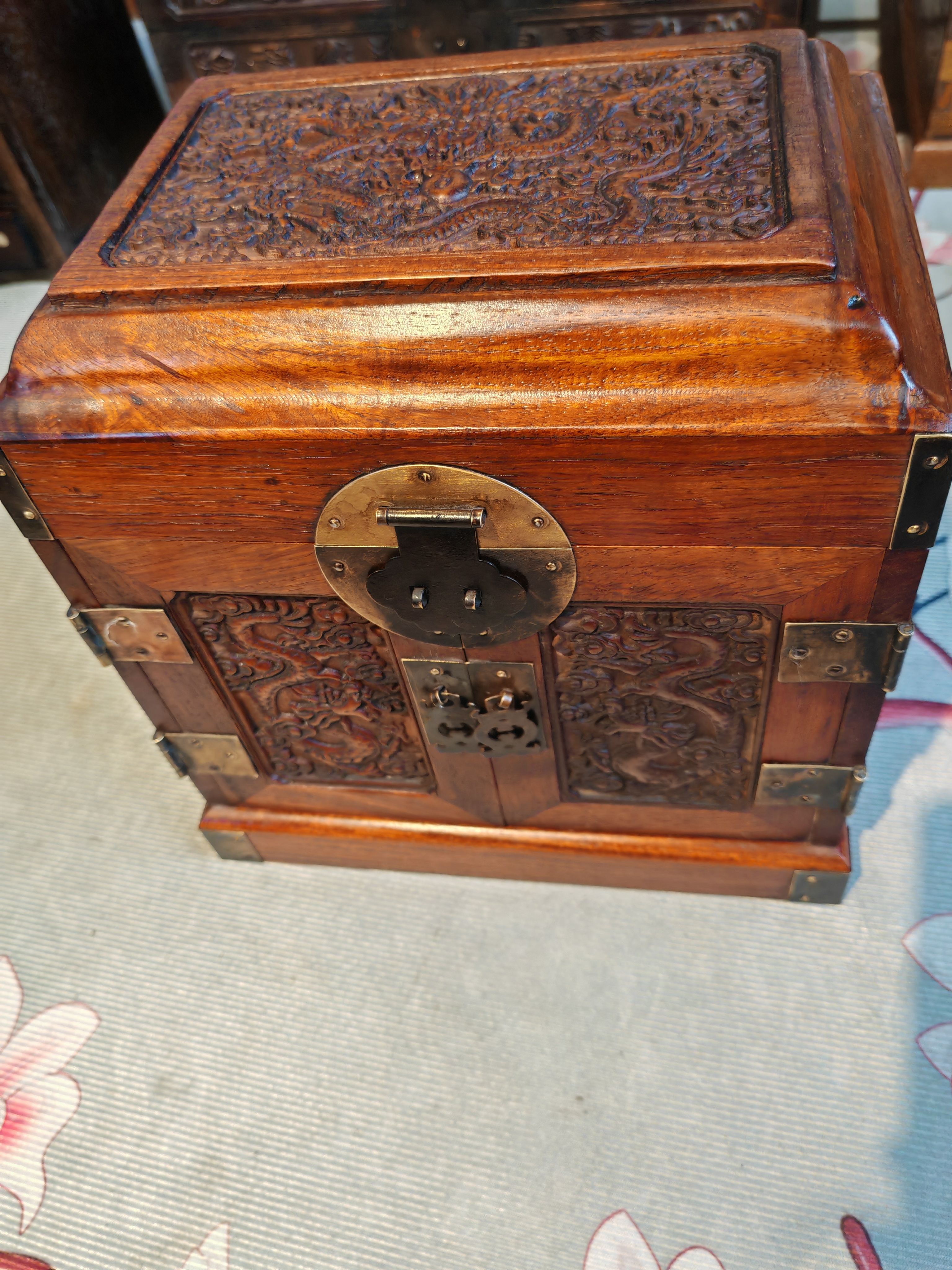 花梨木雕工百宝箱收纳箱官箱长25*25*18