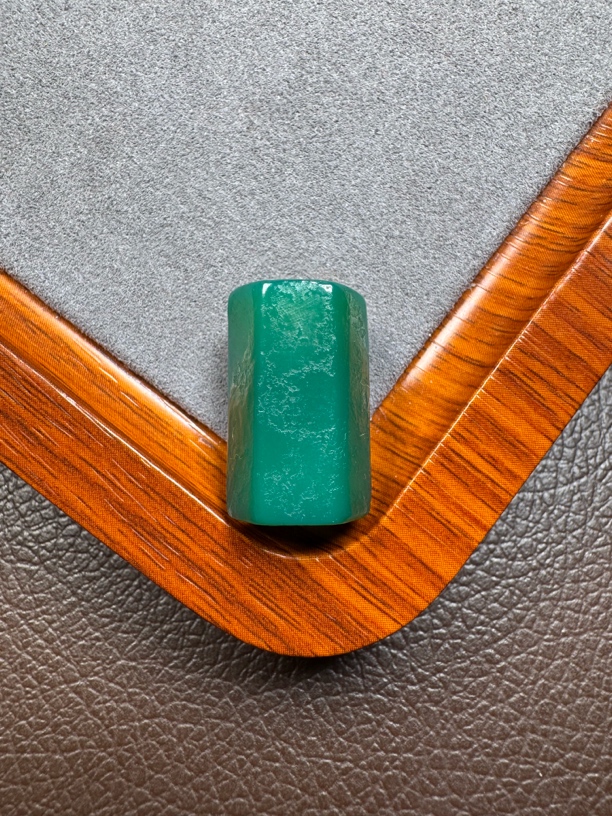 绿色玛瑙六棱桶珠单珠 玛瑙颈饰 直径卡13mm+