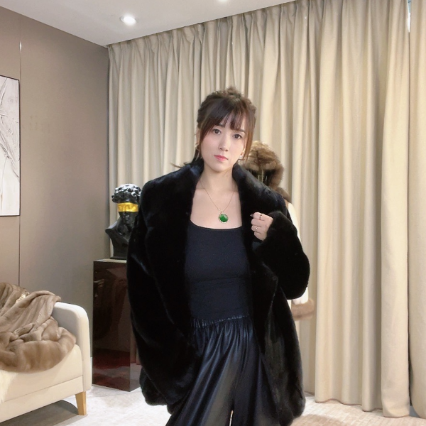 【YANER】冬季新款女装原生态进口水貂宽松款翻领时尚百搭高端