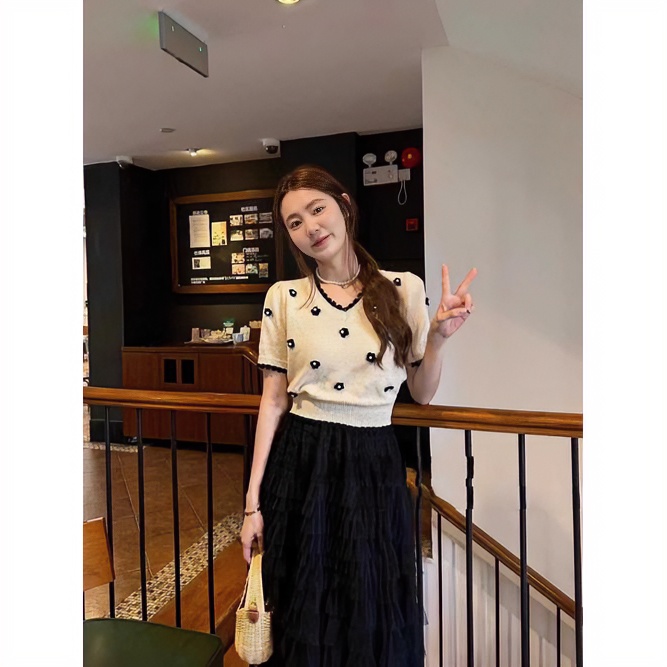 韩版春夏季立体花朵短袖针织衫女装新款修身气质百搭显瘦短款上衣