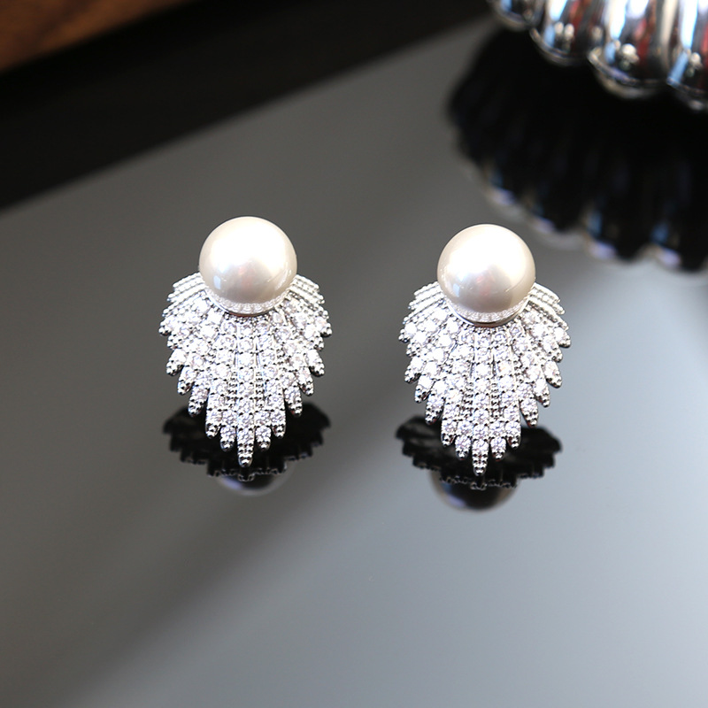 铜合金仿珍珠耳饰 轻奢时尚百搭大气贝珠耳钉女高级夸张气质耳环