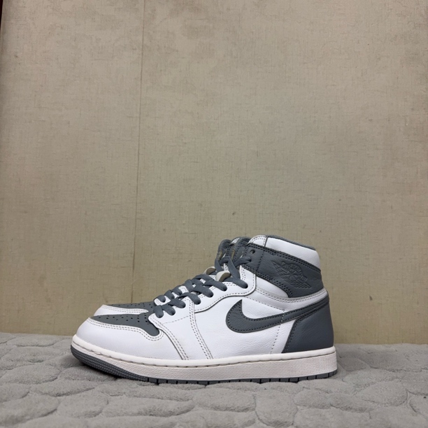 95新 AIR JORDAN 40.5码/aj1白灰/原盒/95新/板鞋