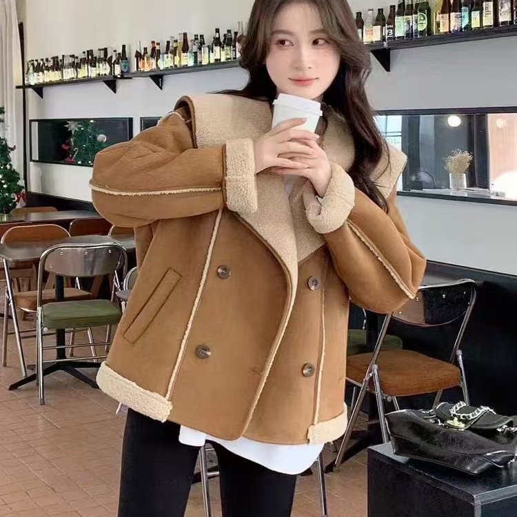 新款卡其色皮毛一体外套2025冬季新款拼接炸街大翻领加绒机车服