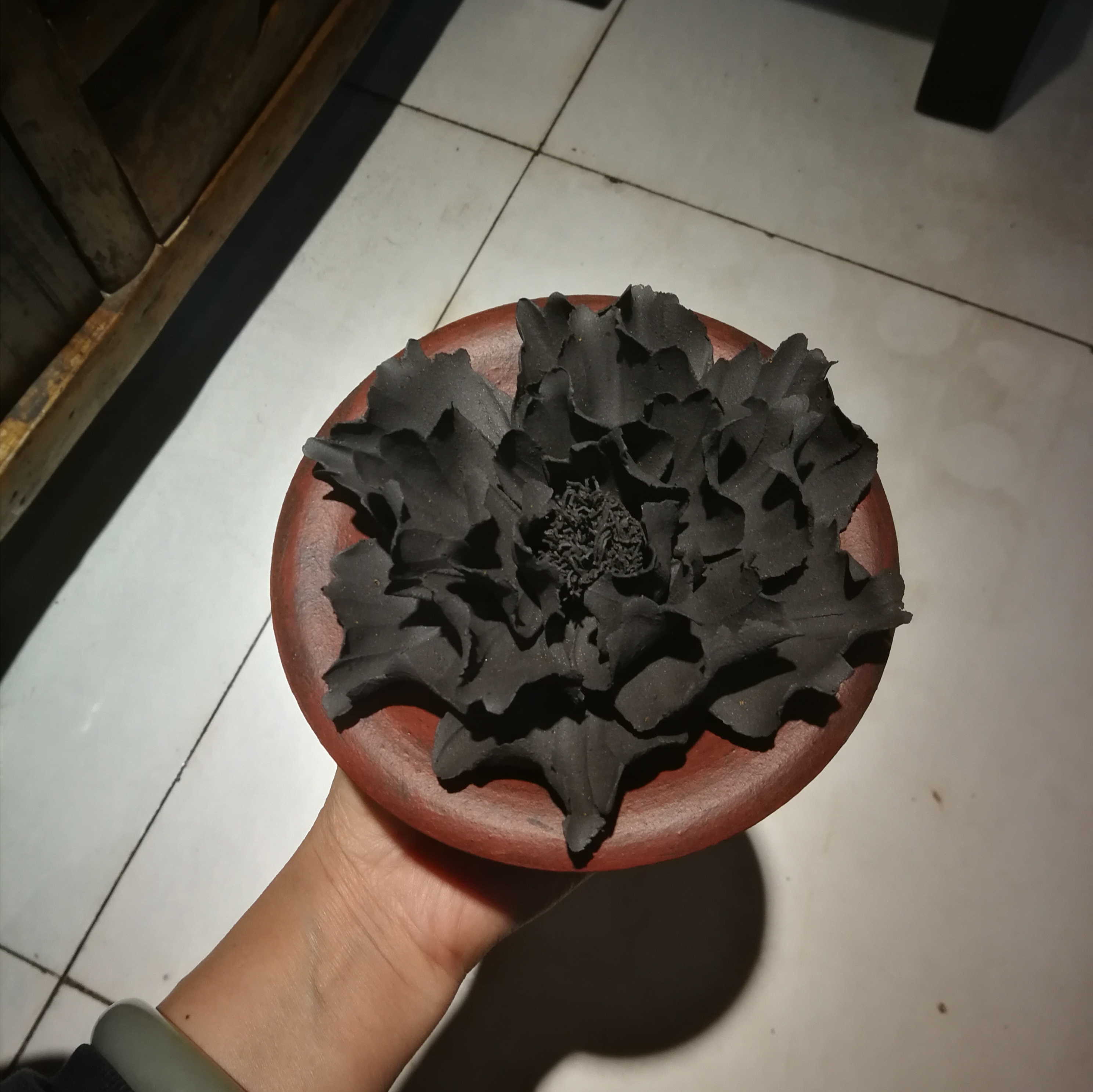 (匠心之作)纯手工制作紫砂黑牡丹香插