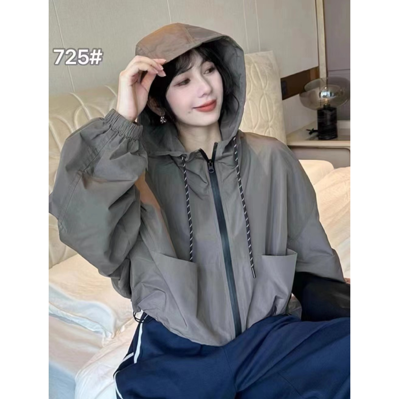 晚古欧 休闲百搭短款宽松冲锋衣连帽外套