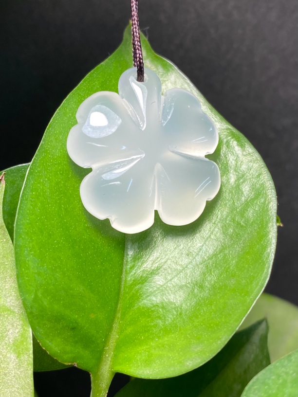 天然白冰玛瑙玉髓四叶草气质挂件